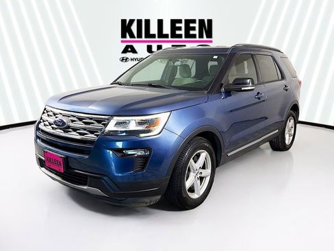 Used 2018 Ford Explorer XLT w/ Equipment Group 201A image 3