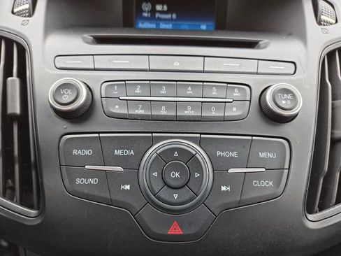 Used 2015 Ford Focus SE w/ SE Cold Weather Package image 25