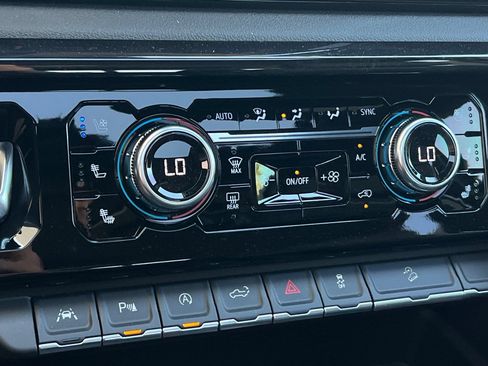 New 2026 GMC Sierra 1500 AT4 w/ AT4 Premium Package AWD/4WD image 18