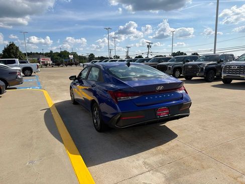 Used 2024 Hyundai Elantra SEL FWD image 7