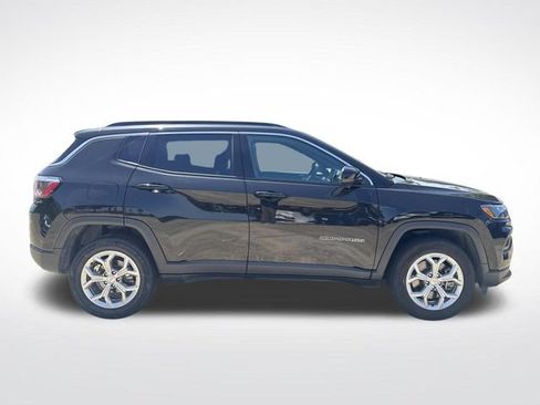 Used 2024 Jeep Compass Latitude AWD/4WD image 11
