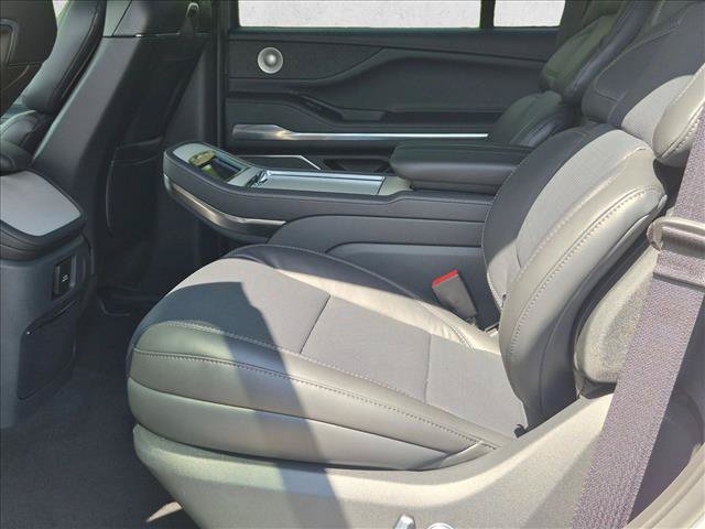 New 2027 Lincoln Navigator Reserve w/ Jet Appearance Package AWD/4WD image 14