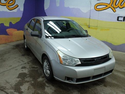 Used 2009 Ford Focus SE image 2