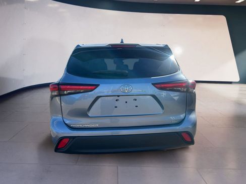 Used 2023 Toyota Highlander XLE image 4