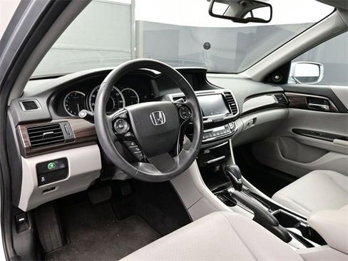 Used 2017 Honda Accord EX-L image 4