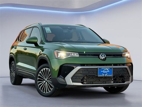 New 2025 Volkswagen Taos SE image 1