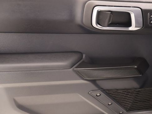 Used 2025 Ford Bronco Outer Banks AWD/4WD image 16