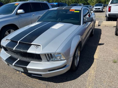 Used 2006 Ford Mustang Coupe RWD image 5
