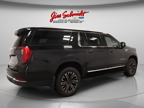 Used 2025 GMC Yukon XL Elevation w/ Elevation Premium Package AWD/4WD image 6