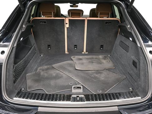 Used 2023 Porsche Cayenne Coupe w/ Premium Package image 32