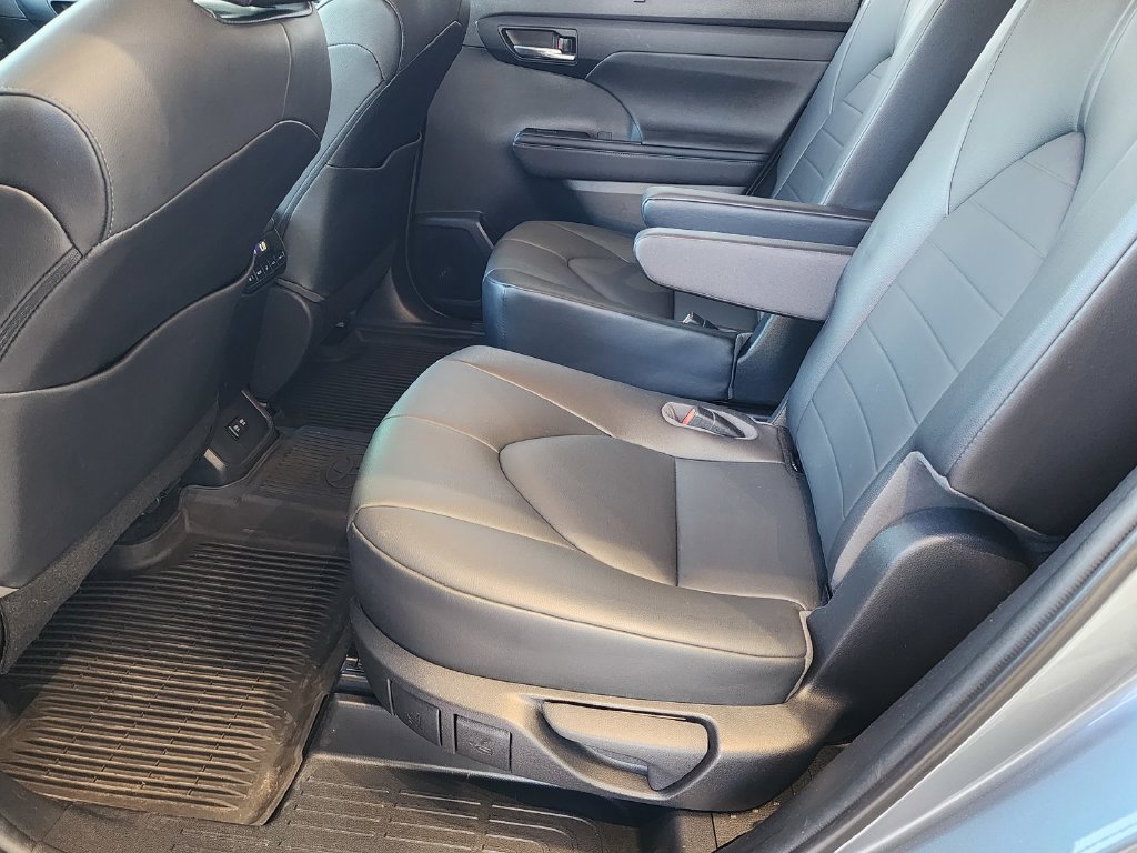 Used 2020 Toyota Highlander XLE FWD image 15
