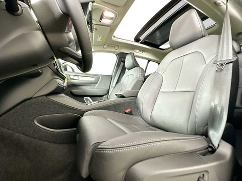 Used 2025 Volvo XC40 B5 Plus w/ Climate Package image 18