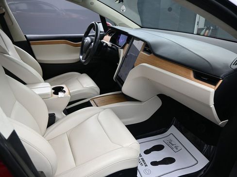 Used 2018 Tesla Model X 100D image 32