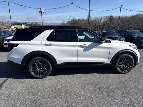 New 2026 Ford Explorer ST-Line w/ ST-Line Street Pack image 8