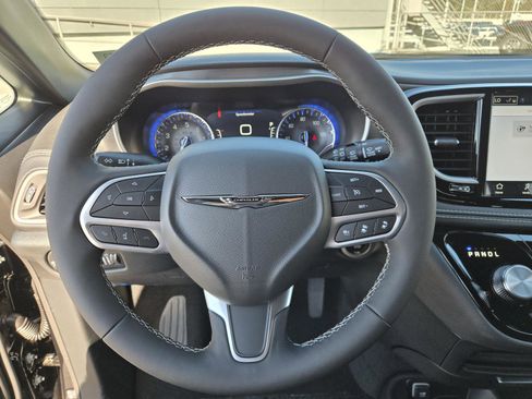 New 2026 Chrysler Pacifica Select image 18