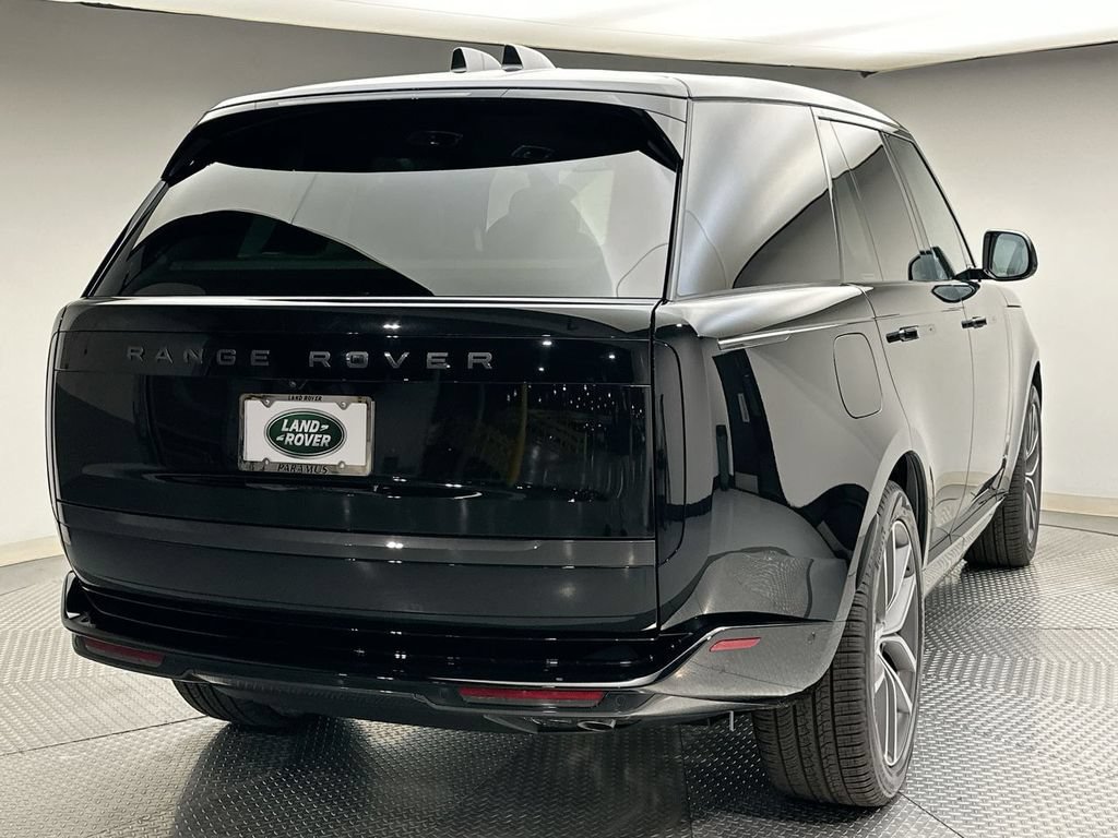 Used 2025 Land Rover Range Rover SE AWD/4WD image 3