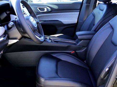 New 2026 Jeep Compass Latitude image 9