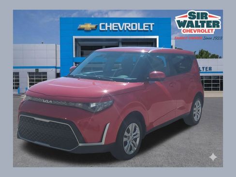 Used 2024 Kia Soul LX FWD image 1
