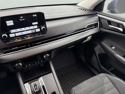 Used 2024 Mitsubishi Outlander SE image 13