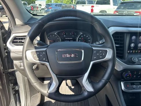 Used 2023 GMC Acadia SLT w/ Preferred Package FWD image 11