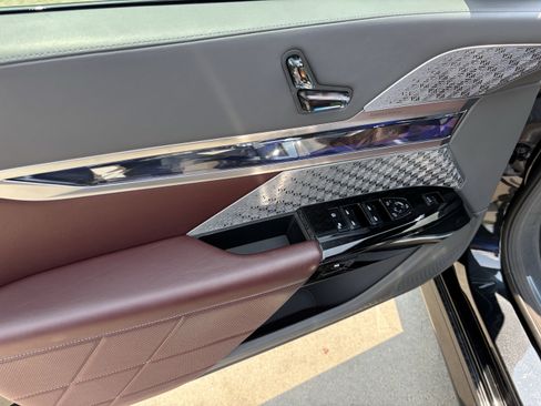 Certified 2023 BMW i7 xDrive60 AWD/4WD image 14