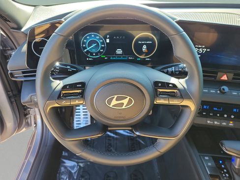 Used 2025 Hyundai Elantra SEL image 22