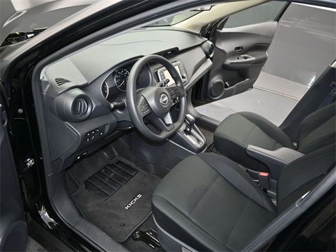 Used 2024 Nissan Kicks S image 4