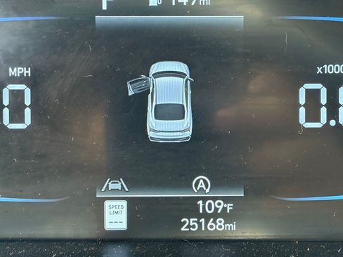 Used 2025 Hyundai Elantra SE w/ Cargo Package FWD image 12