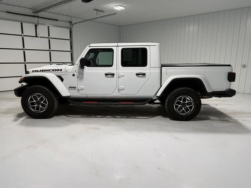 Used 2025 Jeep Gladiator Rubicon image 3
