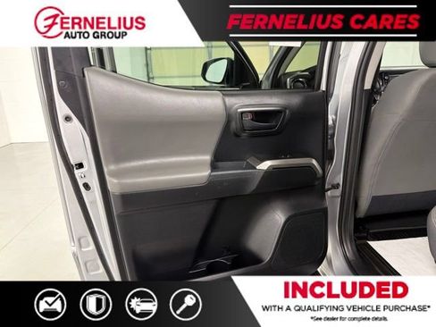 Used 2018 Toyota Tacoma SR5 AWD/4WD image 14