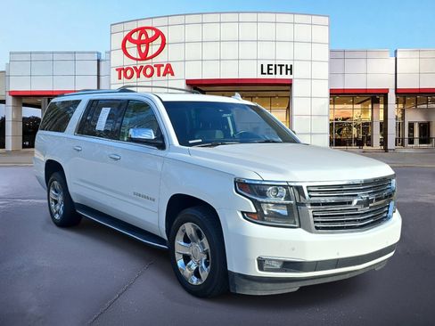 Used 2017 Chevrolet Suburban Premier image 3
