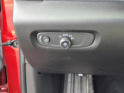 Used 2023 Chevrolet Traverse LT image 20