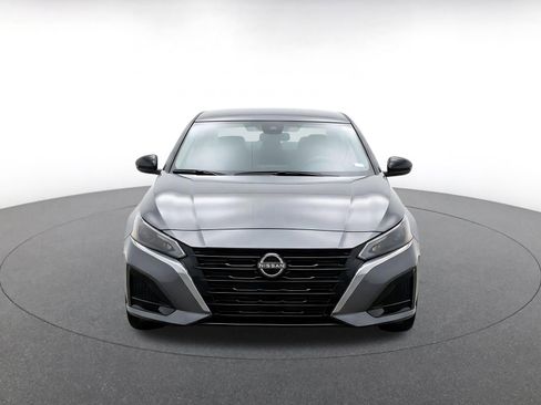 Used 2025 Nissan Altima 2.5 SV FWD image 2