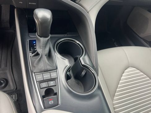 Used 2020 Toyota Camry SE FWD image 39