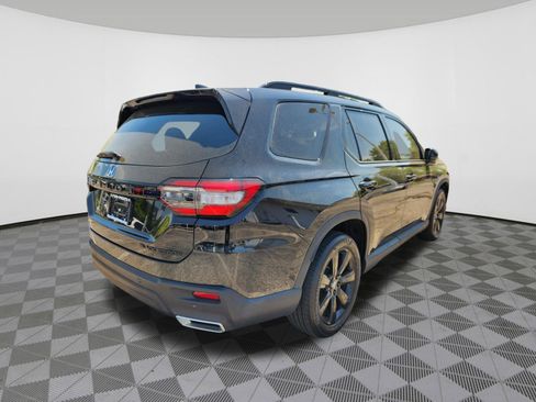 Certified 2025 Honda Pilot Black Edition image 4