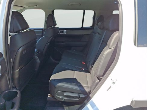 Certified 2025 Hyundai Santa Fe SEL FWD image 17