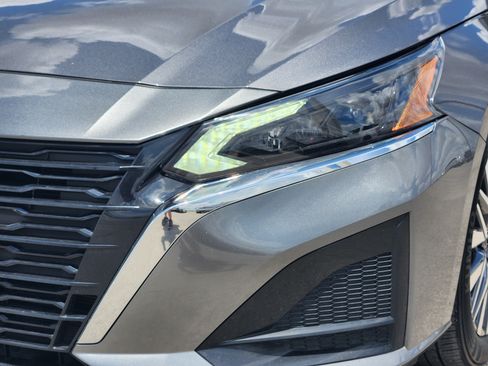 Used 2025 Nissan Altima 2.5 SV FWD image 8
