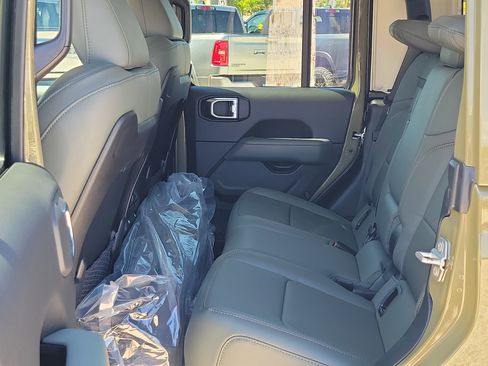 New 2026 Jeep Gladiator Mojave image 12