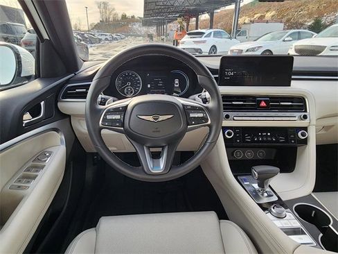 Used 2025 Genesis G70 2.5T image 6