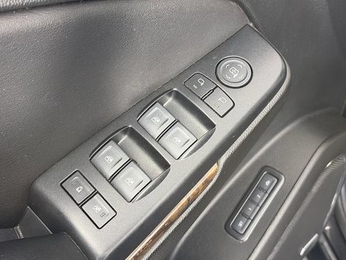 Used 2019 Chevrolet Suburban LT AWD/4WD image 24