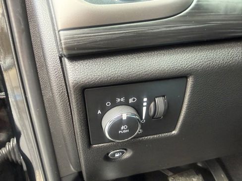 Used 2020 Jeep Grand Cherokee Altitude image 22