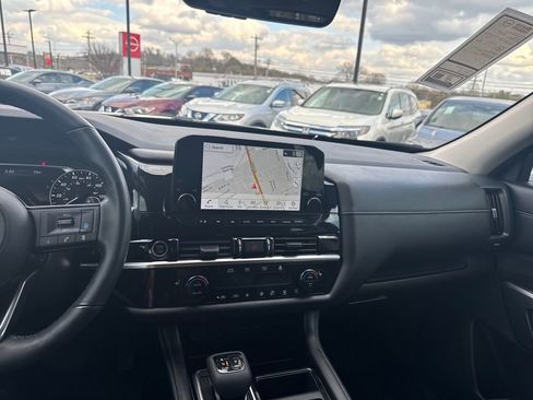 Certified 2023 Nissan Pathfinder SL image 27