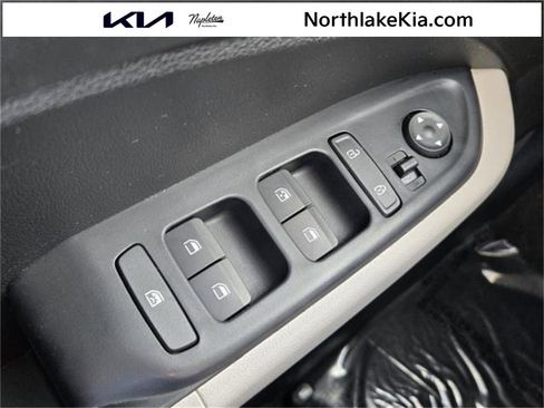 Used 2024 Hyundai Venue SEL image 23