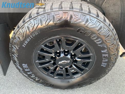 Used 2025 Chevrolet Silverado 2500 ZR2 w/ LPO, Dark Essentials Package AWD/4WD image 9