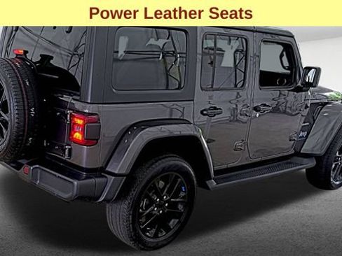 Used 2023 Jeep Wrangler Unlimited Sahara w/ Dual Top Group AWD/4WD image 5