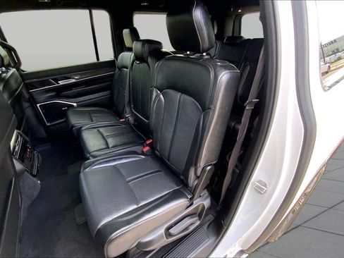 Used 2024 Jeep Wagoneer L Series II w/ Flexible Seating Group RWD image 20