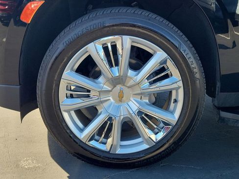 Used 2023 Chevrolet Suburban High Country image 34