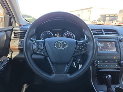 Used 2017 Toyota Camry LE image 21