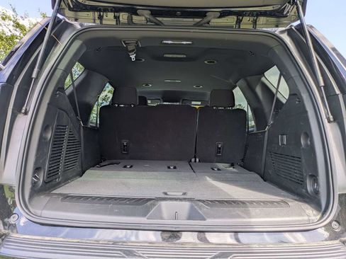 Used 2025 Chevrolet Tahoe LS RWD image 12