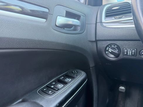 Used 2019 Chrysler 300 Touring w/ Sport Appearance Package RWD image 21